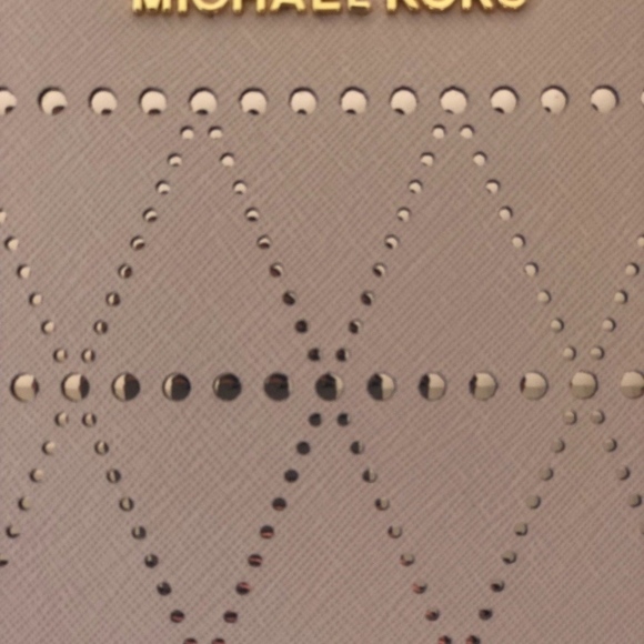 LAST 1 LEFT  Michael Kors Large Zip Clutch Ballet - Picture 2 of 7